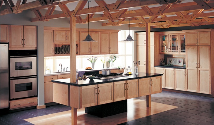 Кухонный дизайн – прелесть фактур из натурального дерева