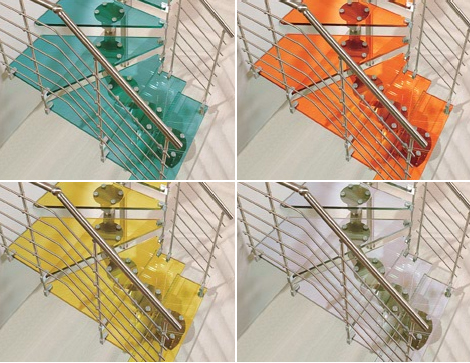 Дизайн лестницы из разноцветного стекла