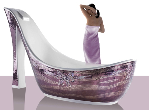 Ванна в форме изысканной женской туфельки 