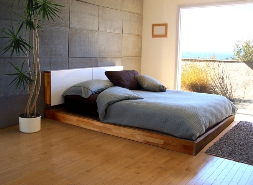 Кровать-подиум в спальне фото