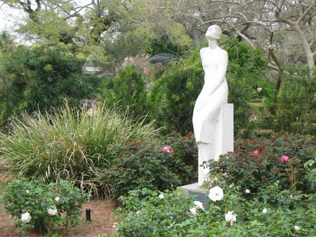 Садовые скульптуры из гипса