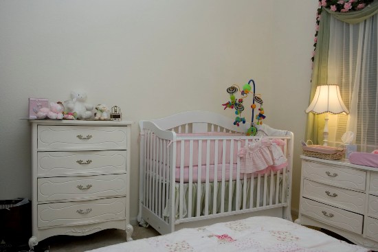 Освещение детской комнаты для новорожденного