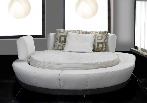 Белая круглая кровать