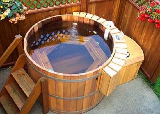 Гидромассажный бассейн из дерева