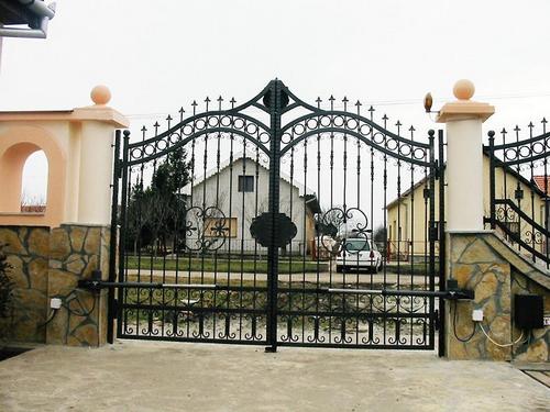 Кованые ворота для загородных участков