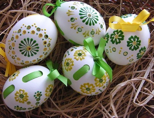 Пахальный декор 2012 - яйца на соломе