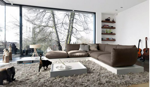 Подиум в интерьере квартиры - диван на подиуме