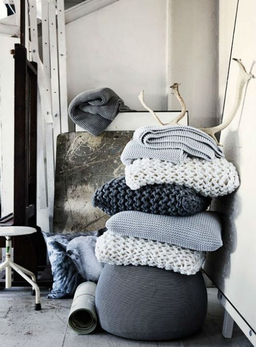 вязаные декоративные подушки для интерьера