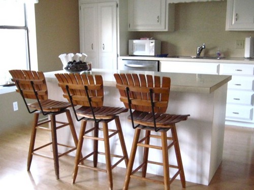 Деревянные барные стулья для кухни