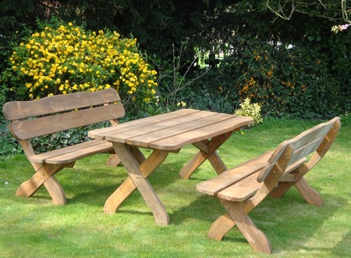 Деревянные столы и скамейки садовые
