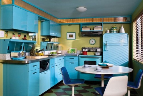 Холодильник для голубой кухни в стиле ретро