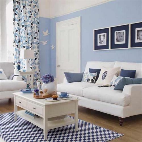 Бело-голубой интерьер гостиной фото