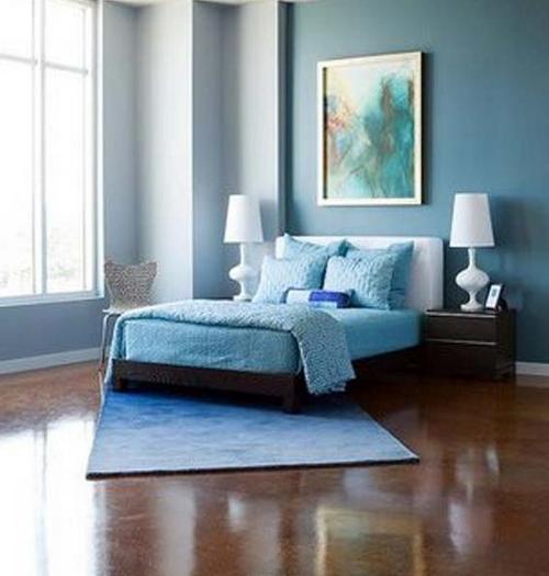 Голубой и коричневый в интерьере спальни