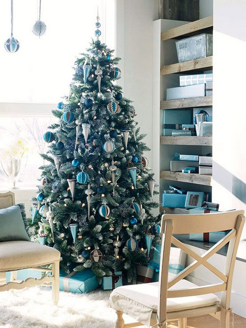 Украшение новогодней елки в квартире
