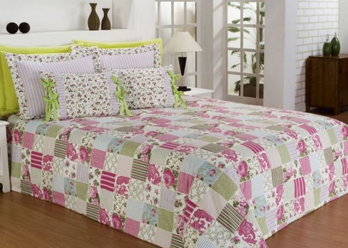 Одеяло в стиле пэчворк в интерьере спальни