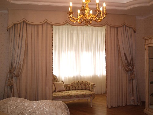 шторы для спальни с ламбрекеном