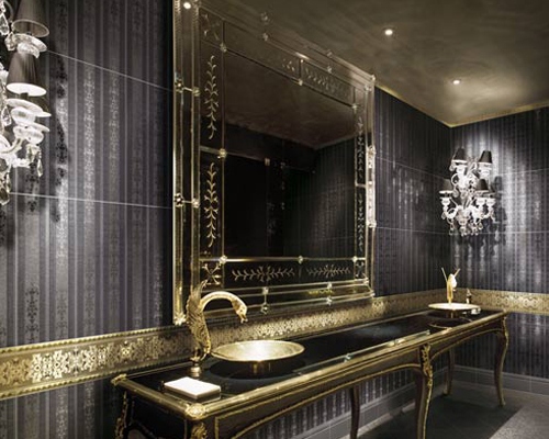 Ванная комната черная с золотом в стиле барокко