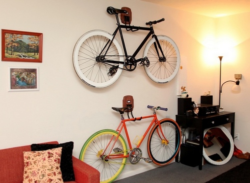 Крюки для подвешивания велосипеда на стену