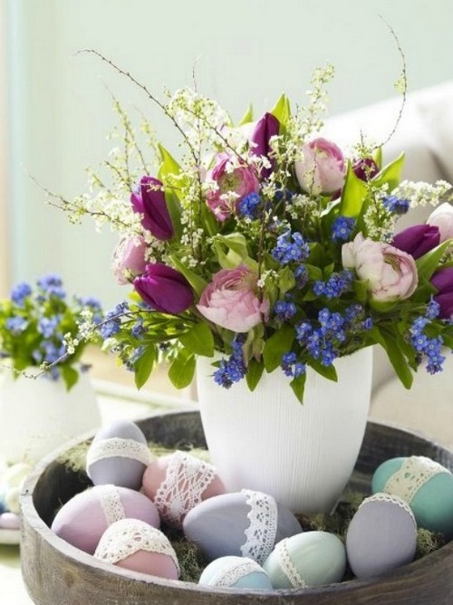 Пасхальные композиции с яйцами и цветами
