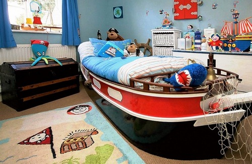 Сундук в дизайне детской комнаты мальчика