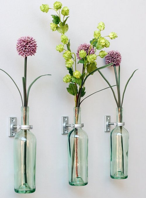 Как закрепить бутылочные вазы на стене фото