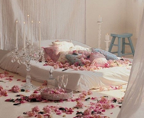 Как украсить комнату к романтическому вечеру фото