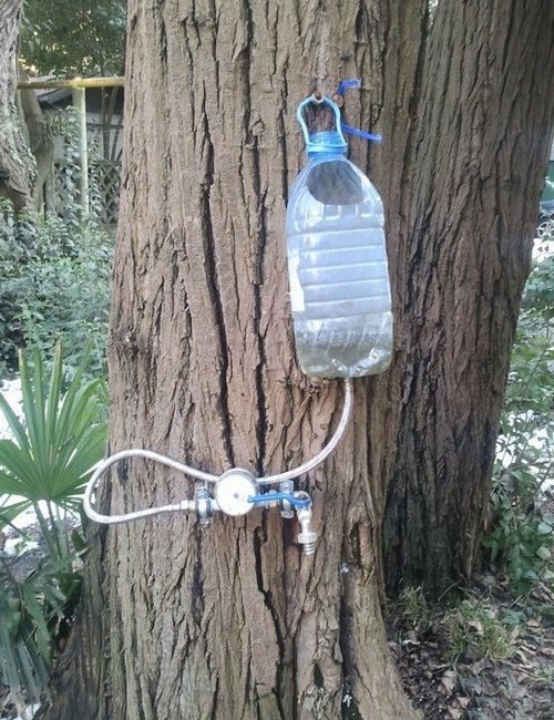 Умывальник для дачи из пластиковой бутылки