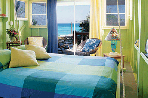 Оригинальные шторы для зеленой спальни