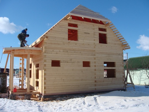 строительство деревянного дома зимой