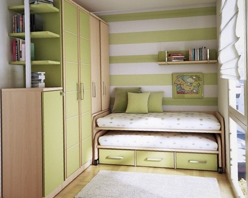 Дизайн маленькой детской комнаты с выдвижной кроватью