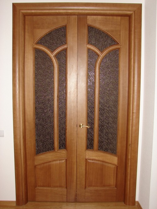 Филенчатые двери со стеклом