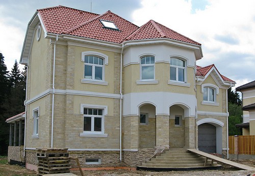 Дом с арочными окнами фото