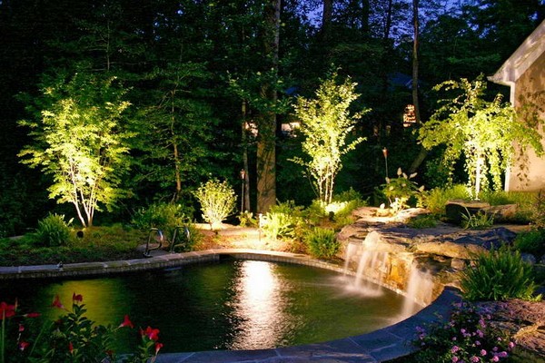 Освещение сада и бассейна фото