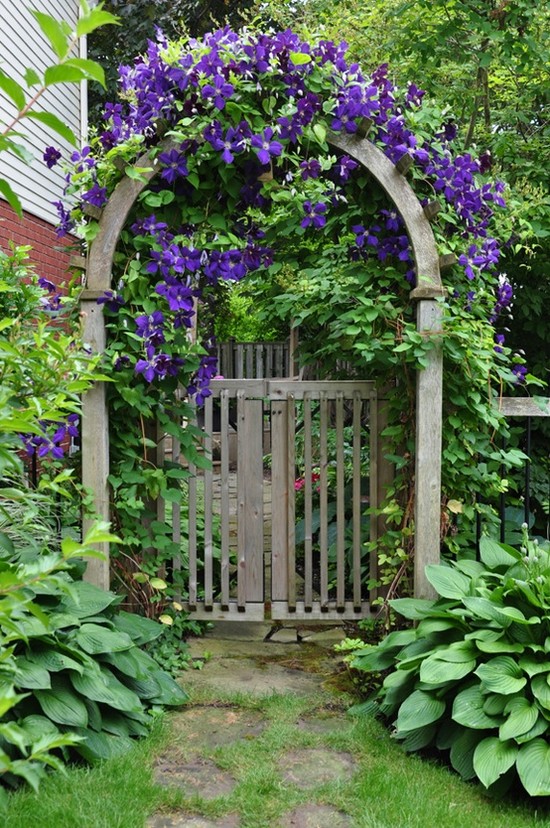 Калитка с аркой деревянной для сада