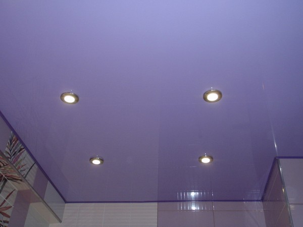натяжной потолок в ванной фото