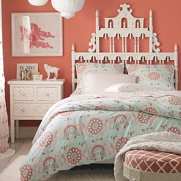 Спальня с персиковыми стенами фото