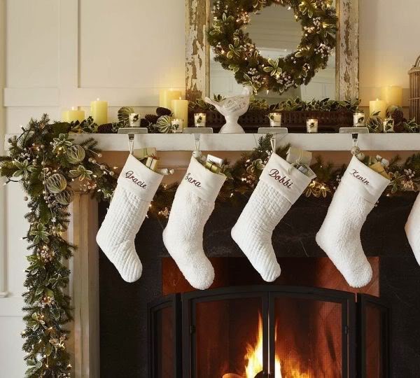 Белые носки рождественские для подарков
