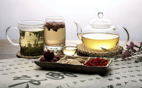 Чай в борьбе с запахом мебели в квартире
