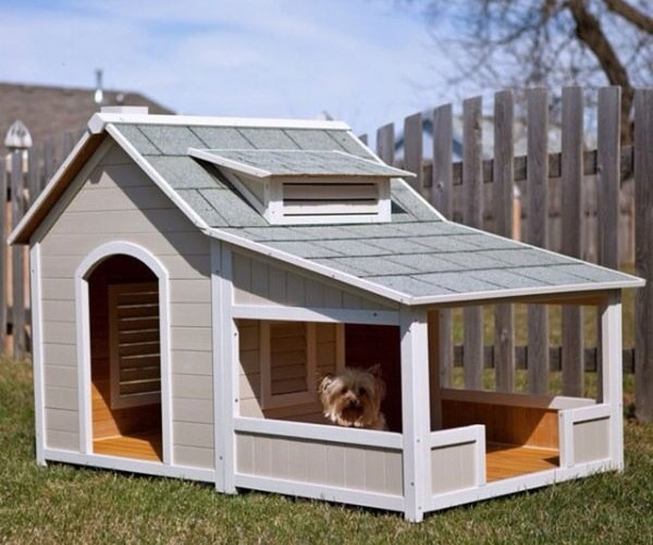 Уютная будка для собаки с террасой фото