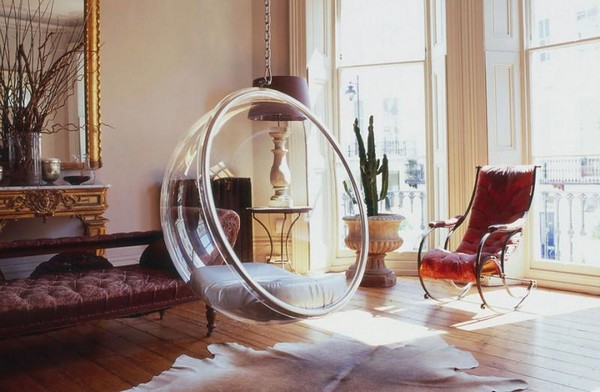Прозрачное подвесное кресло в виде шара