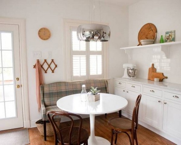 Круглый стол в скандинавской кухне