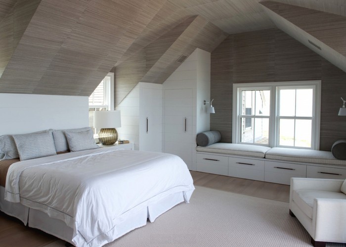 Дизайн спальни под многоскатной крышей