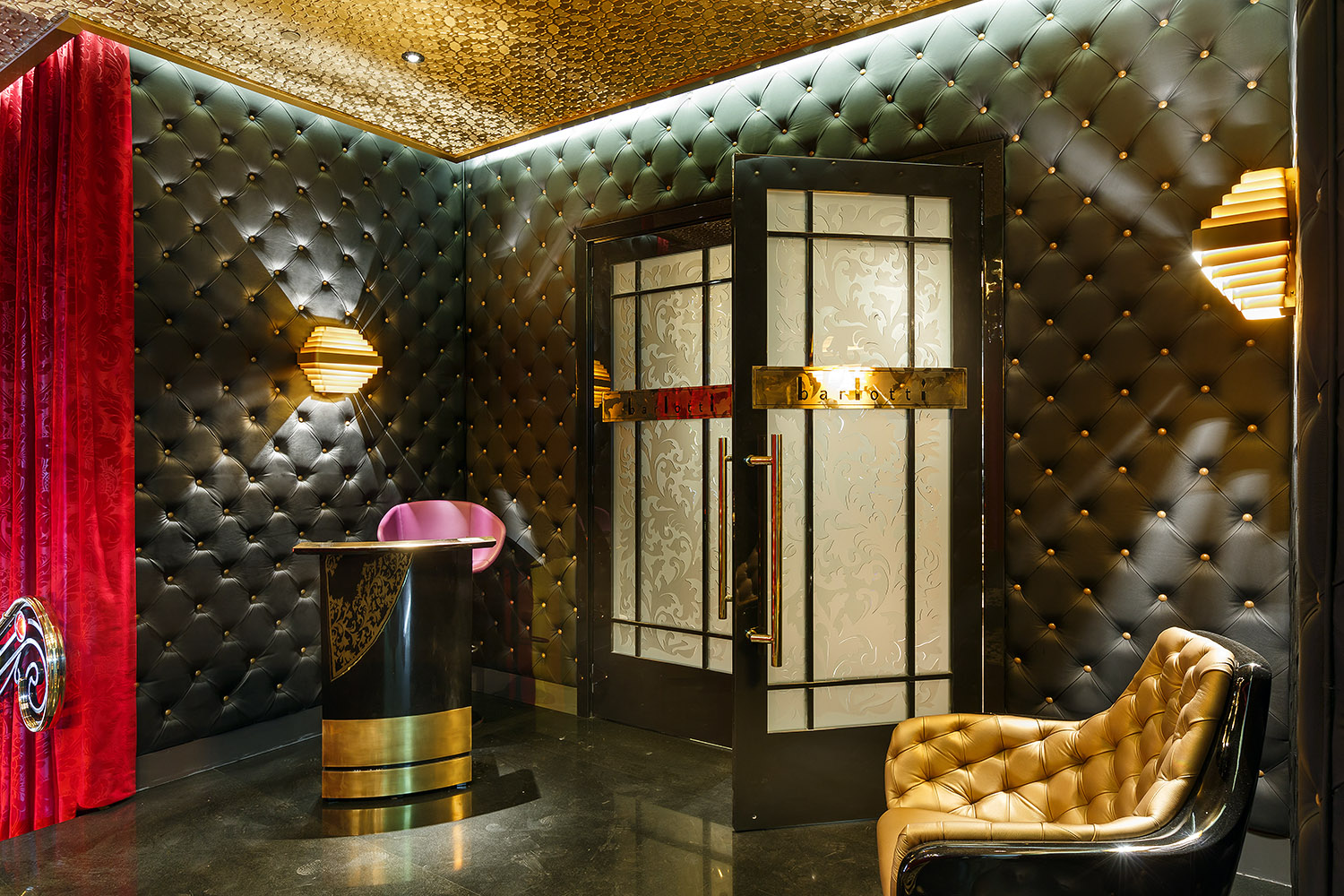 Декоративные кожаные панели. Панели под кожу. Кожа на панели. Мягкие стеновые панели каретная стяжка. Панели под кожу.